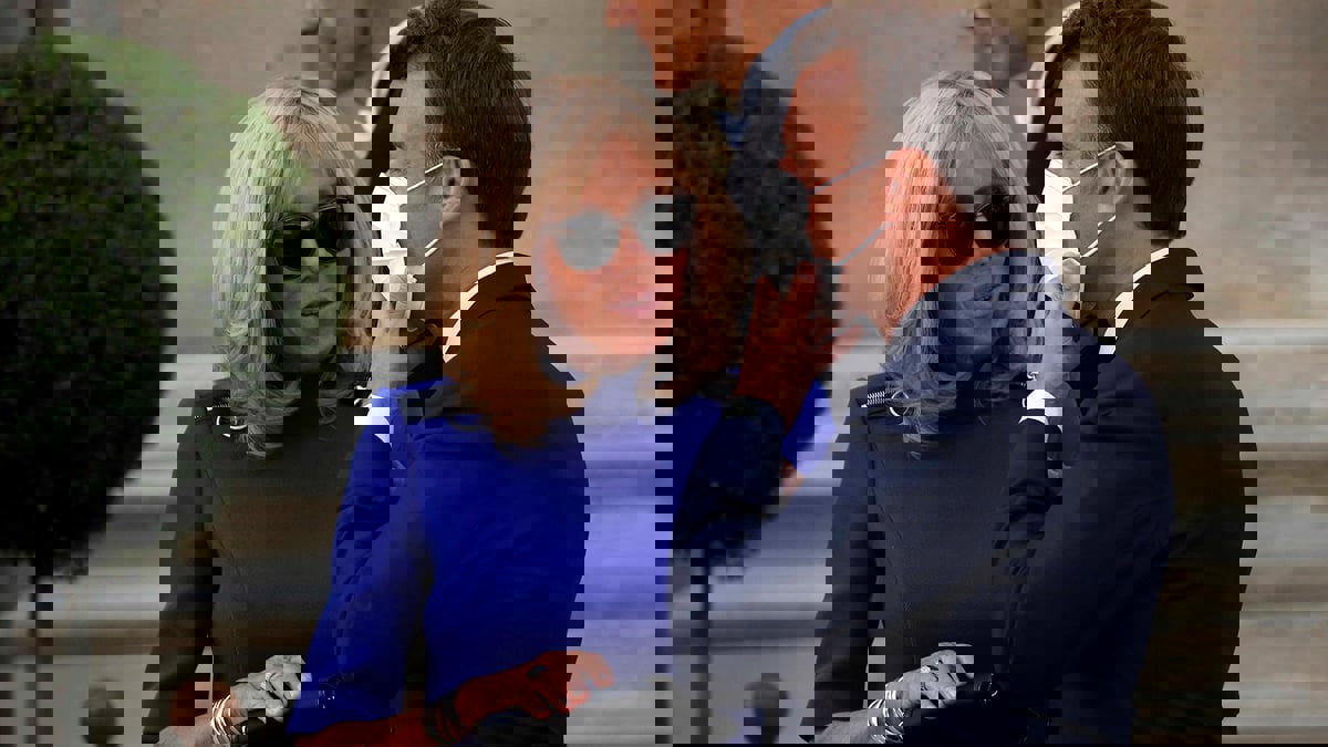 مسبح بريجيت ماكرون