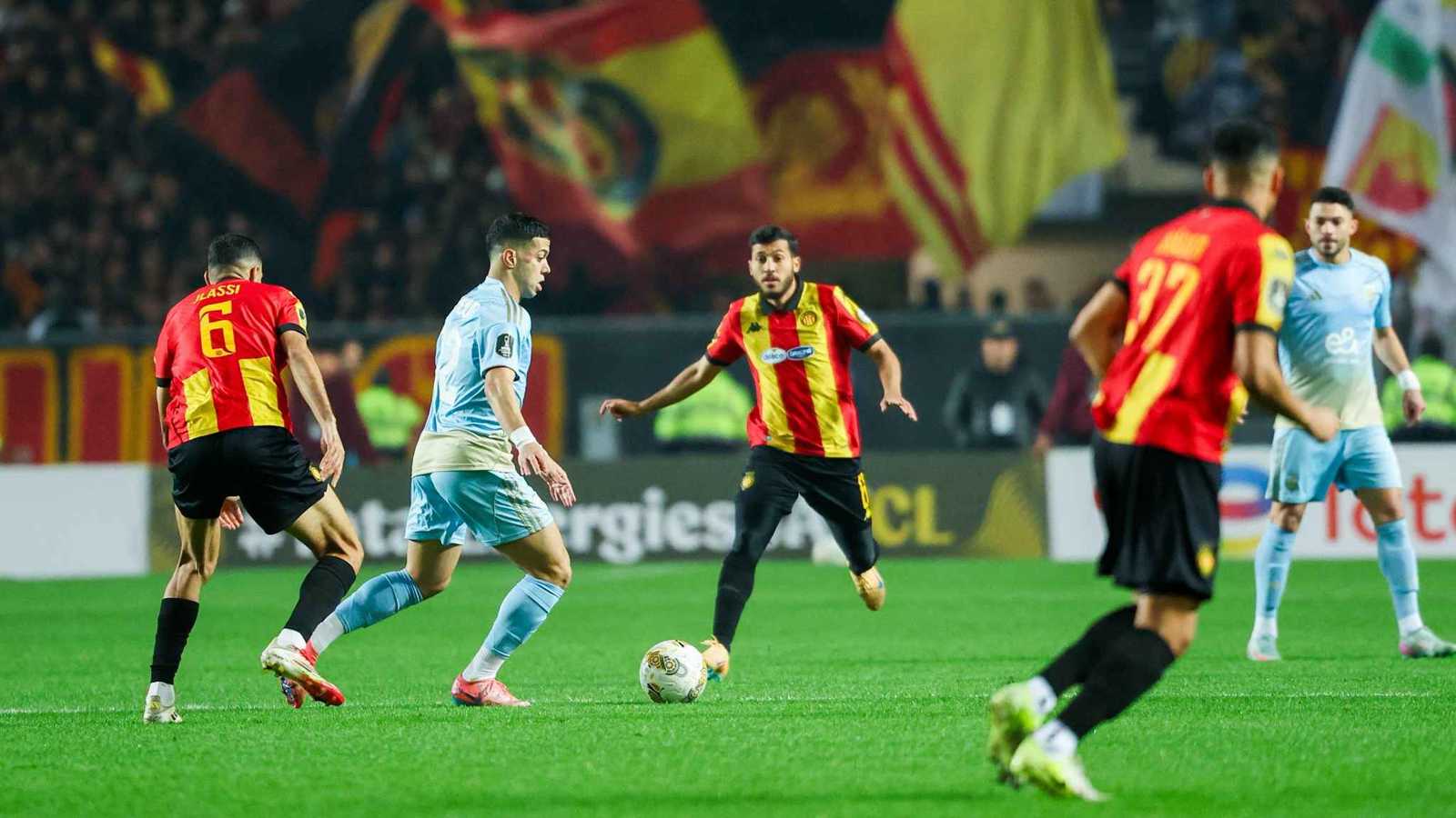 فقد فرصته في خوض الإياب.. أكثر لاعب أثار غضب جمهور الترجي في مباراة الأهلي 