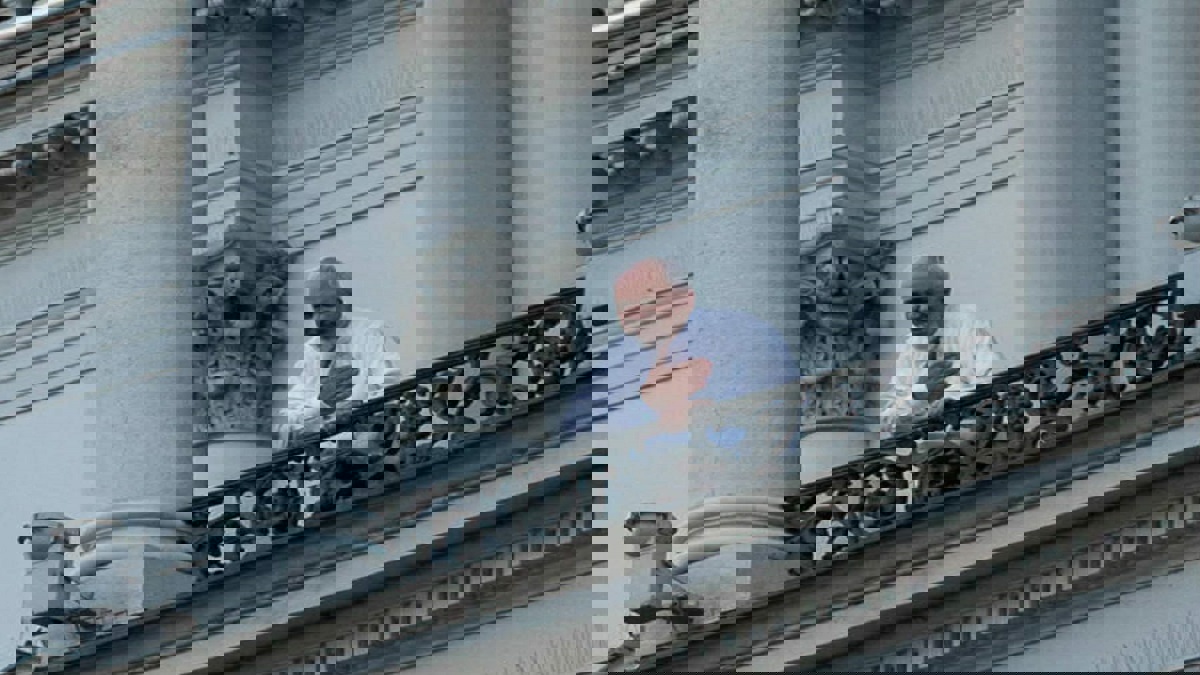 تقرير: أبرز توابع إدراج ظريف في العقوبات الأمريكية