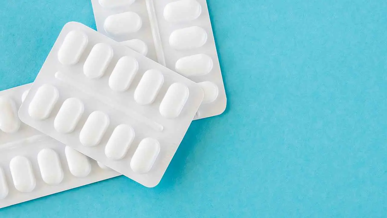 "الباراسيتامول" يتحول إلى ترند مميت في الجزائر.. ما القصة؟