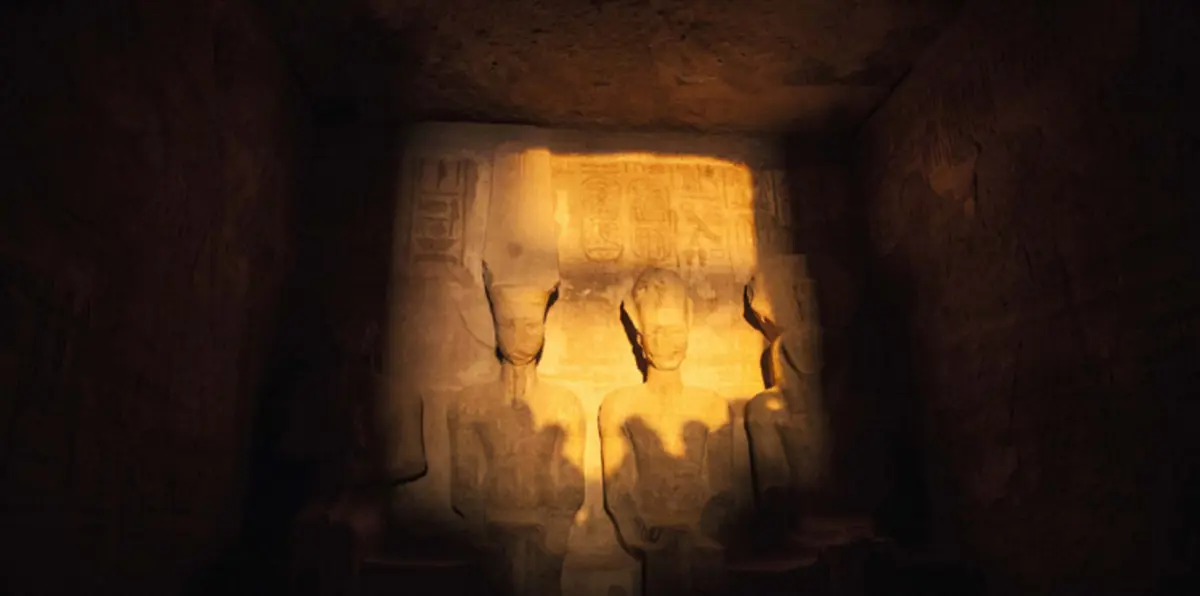 تعامد الشمس على قدس أقداس معبد أبو سمبل بأسوان وسط احتفالات فنية