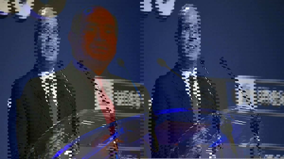 السيسي يوجه برفع الحد الأدنى للأجور ومنح علاوات للموظفين