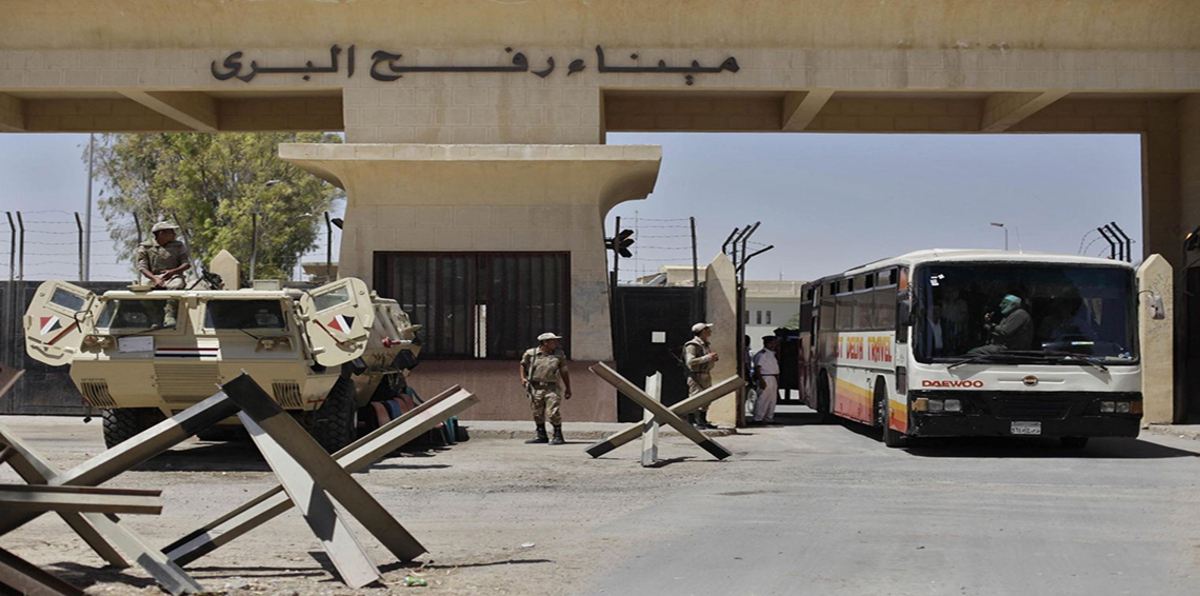 بعد أن علقوا 11 يومًا في مصر.. 69 فلسطينيًا يصلون غزة