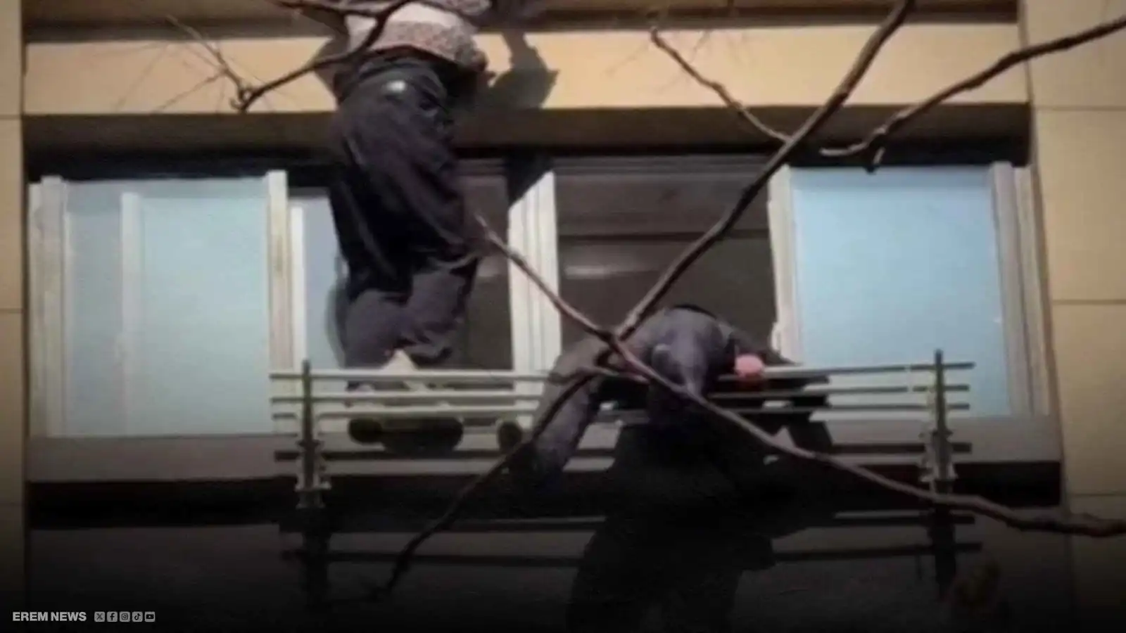 معجزة الطابق الـ15.. مجفف ملابس ينقذ عجوزاً من الموت (فيديو إرم)