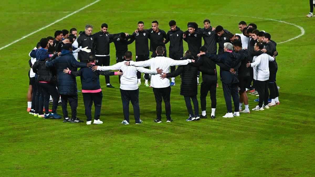 رغم موافقة الإدارة.. جون إدوارد يرفض رحيل مهاجم الزمالك 