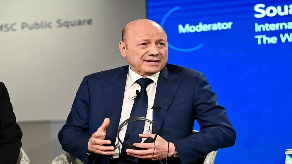 العليمي يبدي رغبة اليمن في المشاركة بتأمين الملاحة الدولية