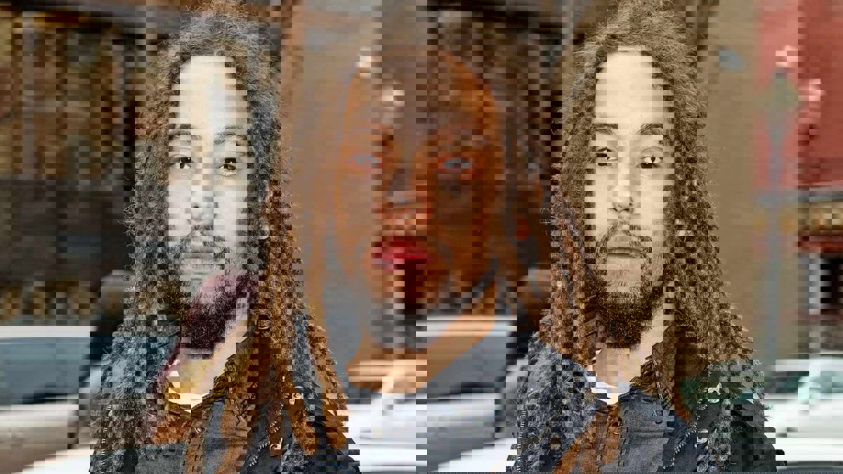 العثور على حفيد بوب مارلي ميتا بسيارته عن 31 عاما 