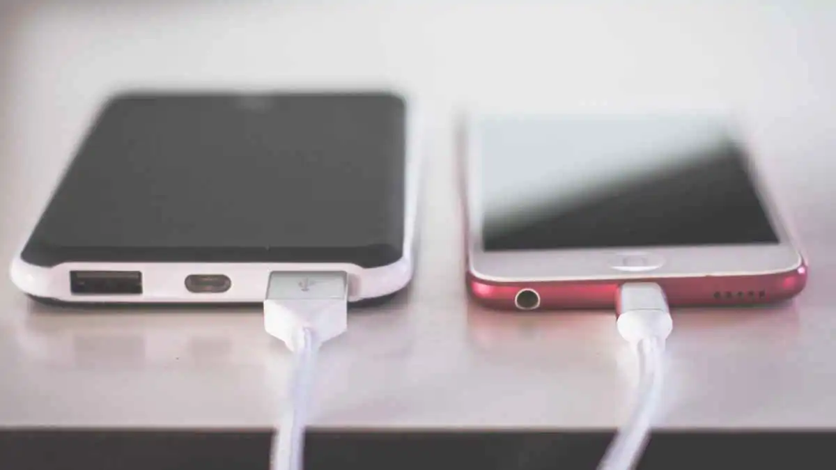 ما أسهل الطرق وأفضلها لنقل الملفات بين الكمبيوتر والهاتف المحمول؟