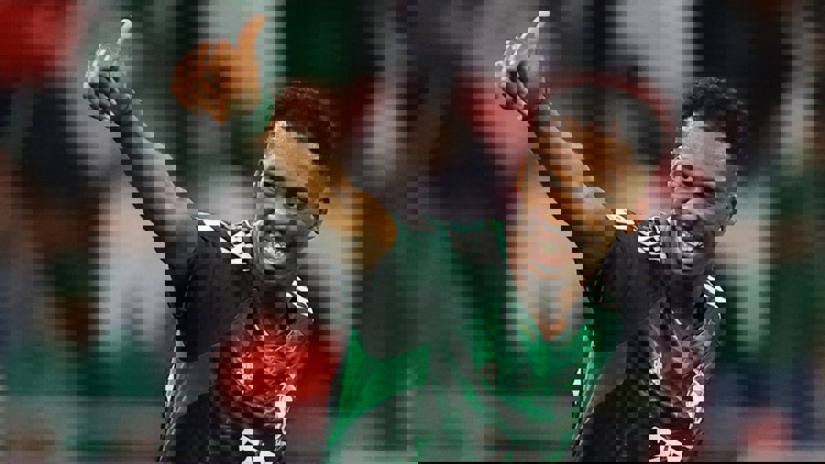 موقف غريب لحارس قرغيزستان لحظة هدف محمد كنو (فيديو)