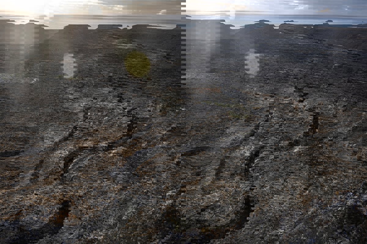 ما أثر ذوبان الجليد بفعل الاحتباس الحراري على البراكين؟