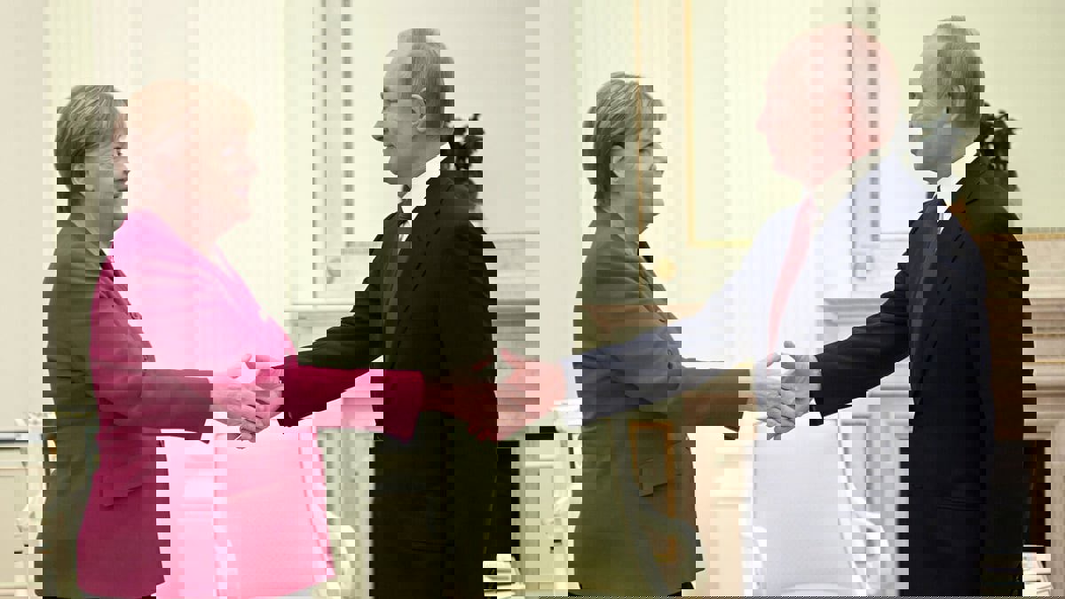 "لوموند": "تراخي" ميركل شجع بوتين على غزو أوكرانيا