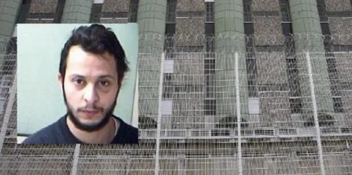 كيف يقضي صلاح عبد السلام ساعات يومه داخل السجن؟