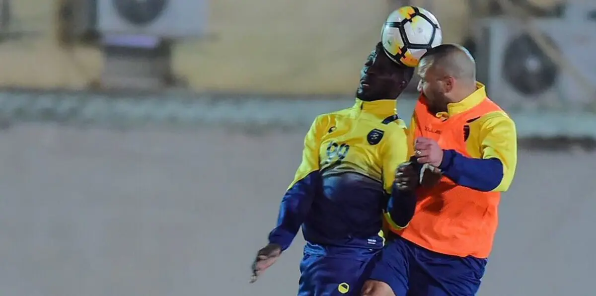 مدرب النادي الأهلي المصري يوضح موقفه من عودة عماد متعب