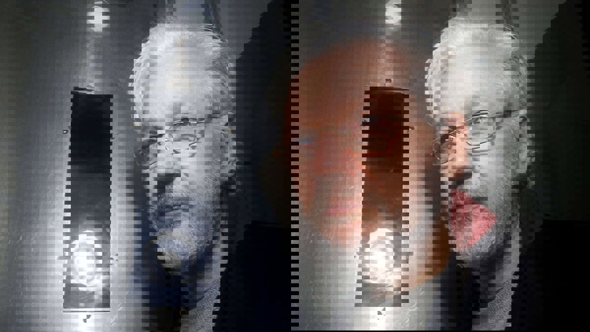 إصابة جوليان أسانج بجلطة دماغية طفيفة في السجن