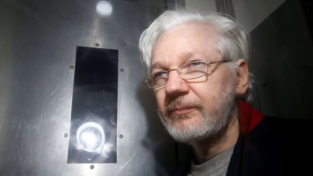 إصابة جوليان أسانج بجلطة دماغية طفيفة في السجن