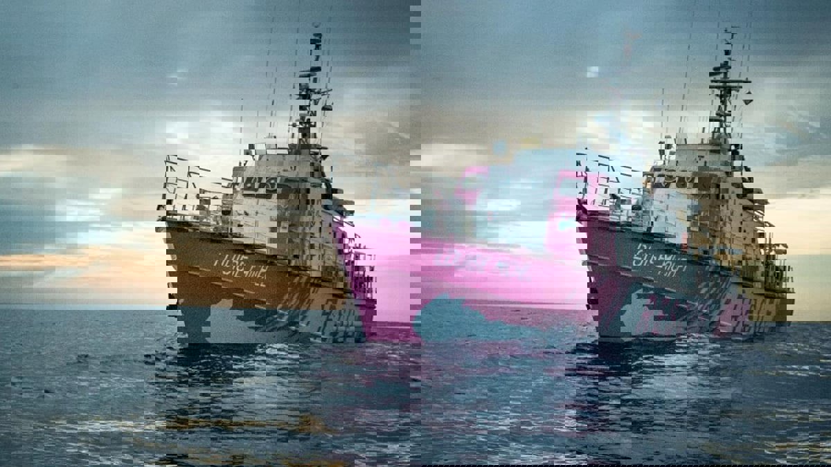 خفر السواحل الإيطالي يحتجز سفينة "بانكسي" لإنقاذ المهاجرين في لامبيدوزا