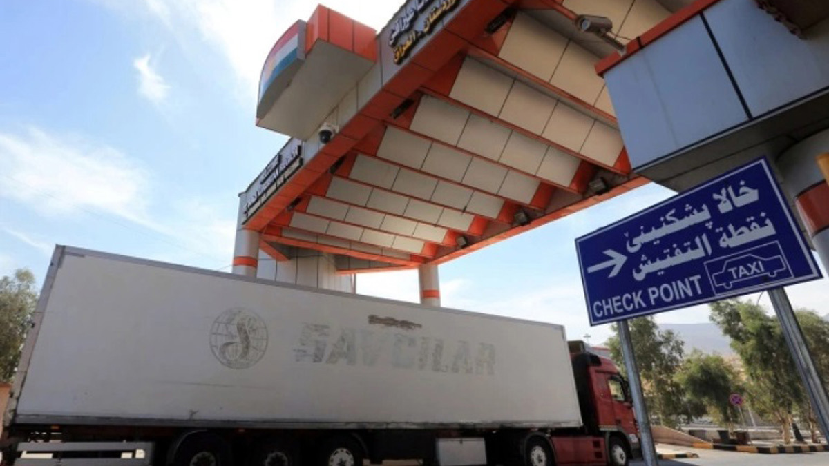 العراق.. عشرات الأكراد يتظاهرون في دهوك لمنع دخول الشاحنات التركية (فيديو)