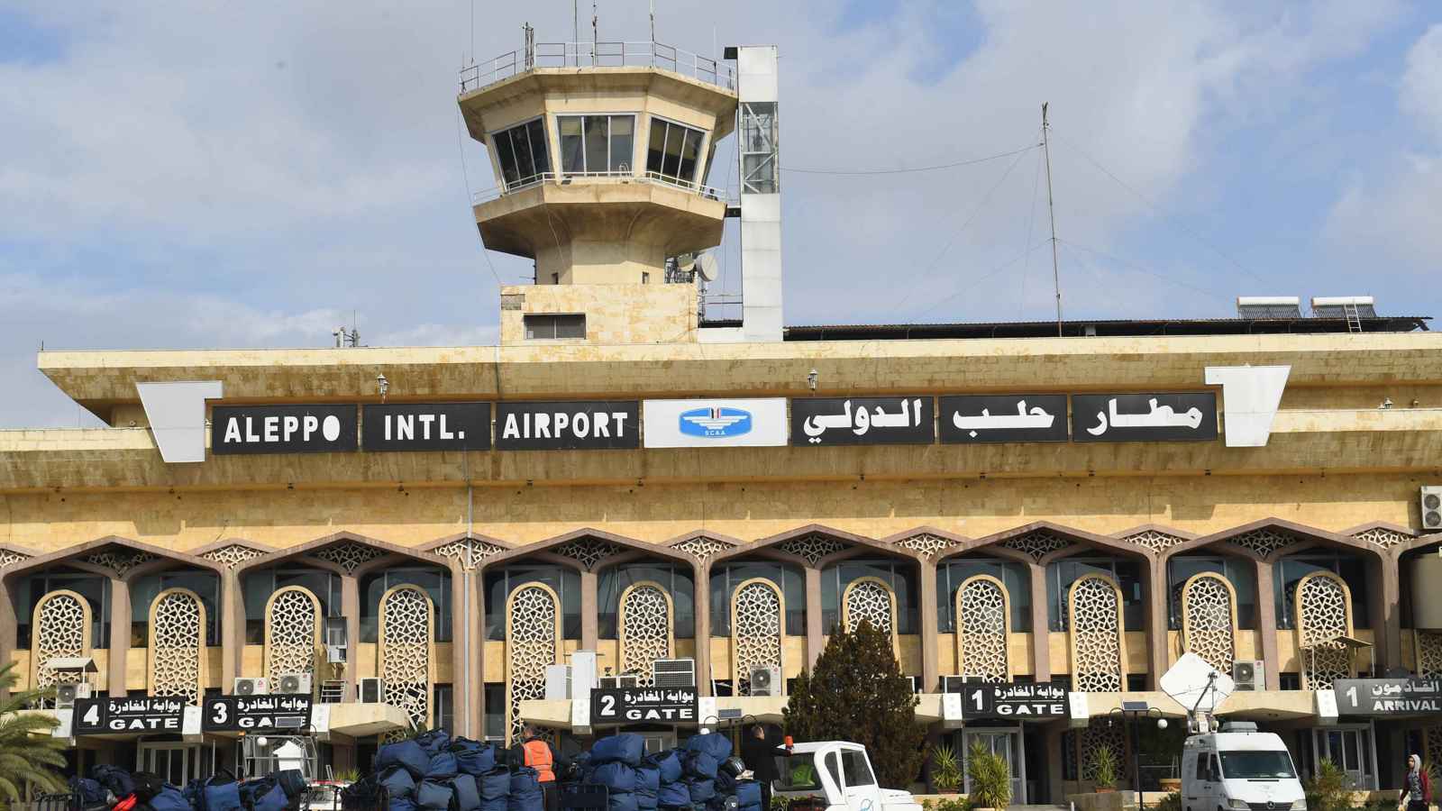 المرصد السوري: الفصائل المسلحة تسيطر على مطار حلب الدولي