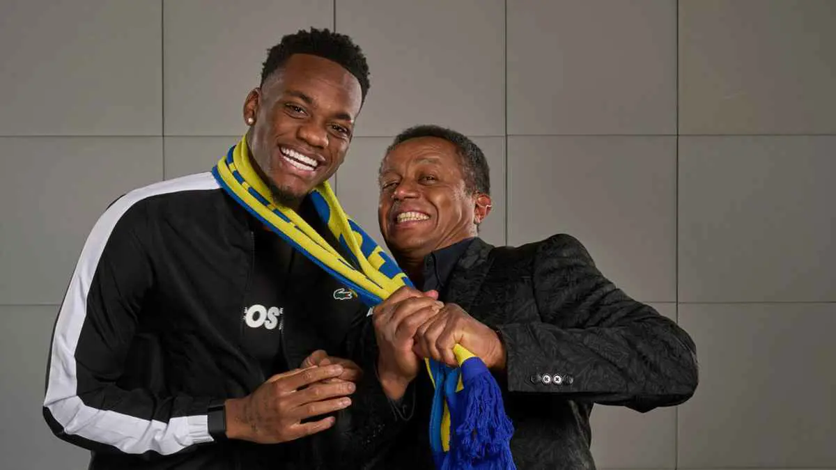 سافر خصيصا له.. شاهد ما فعله ماجد الجمعان مع نجم النصر السعودي (فيديو)