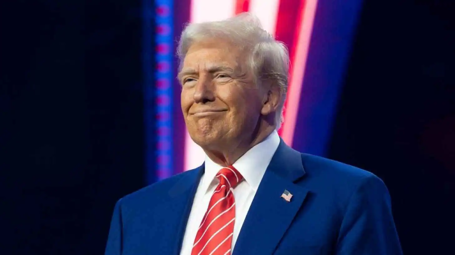 "لوفيغارو".. ترامب "راض" عن رهاناته الاقتصادية رغم تراجع الدولار