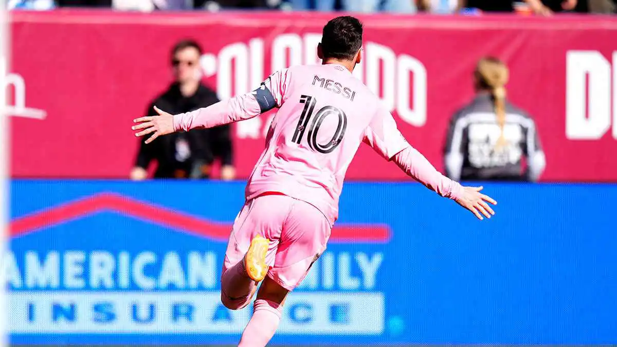 هل قلد ميسي احتفال كريستيانو رونالدو؟ (صور)