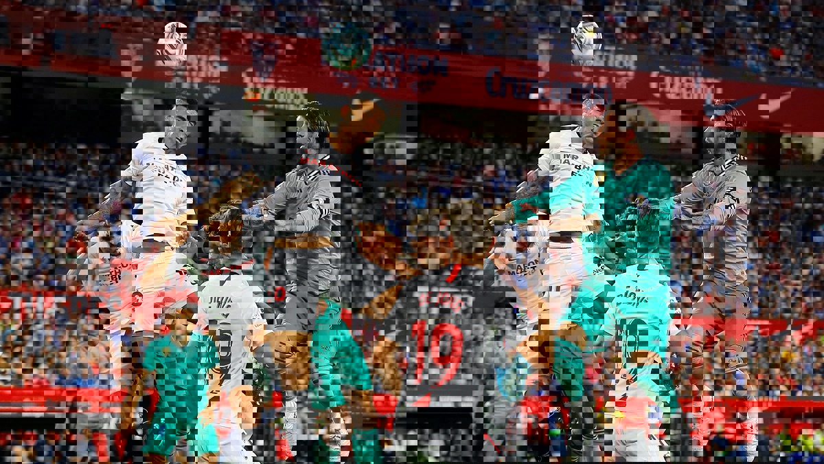 هدف مباراة ريال مدريد ضد إشبيلية.. كريم بنزيما يضع النادي الملكي في المقدمة (فيديو)