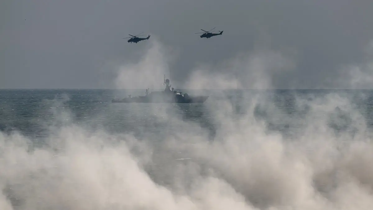 روسيا تبدأ تدريبات عسكرية في بحر قزوين.. وتسحب عتادا عسكريا من القرم