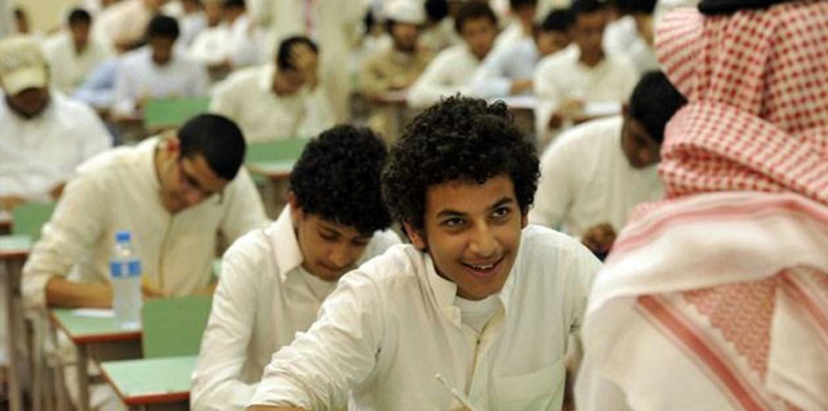 إدارة التعليم في السعودية توقف معلمًا لسبب غريب