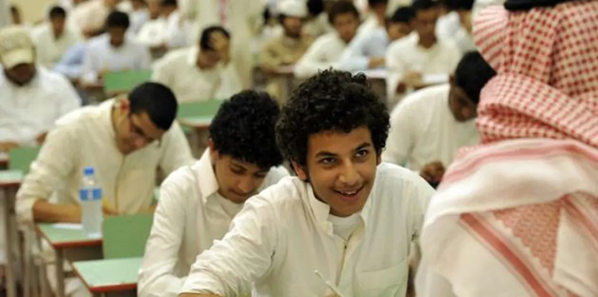 إدارة التعليم في السعودية توقف معلمًا لسبب غريب