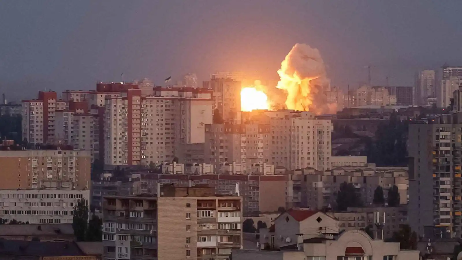 روسيا تهاجم منشأة طاقة حرارية في كييف