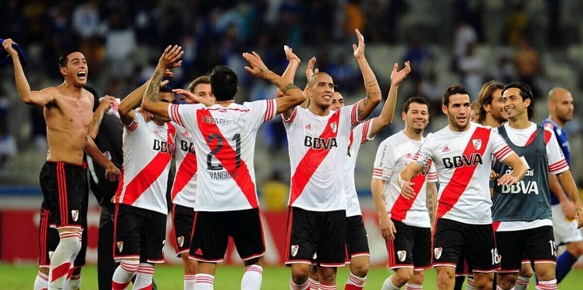 برشلونة يشغل بال ريفر بليت خلال مواجهة هيروشيما