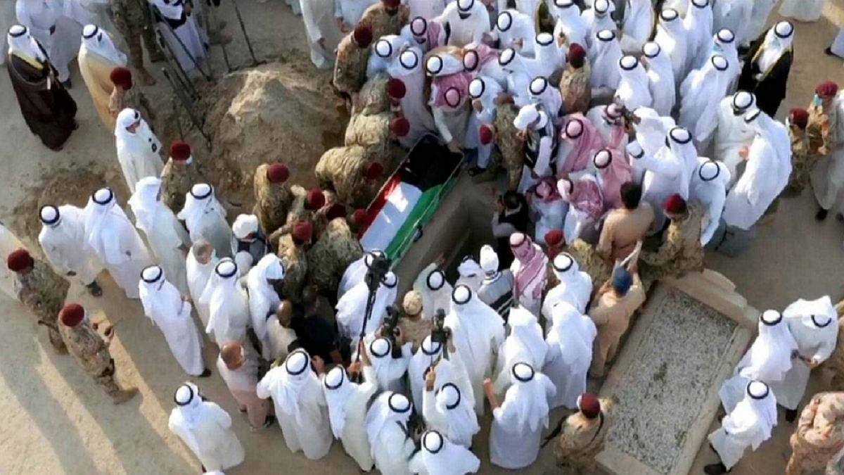 جثمان أمير الكويت الشيخ صباح الأحمد الجابر الصباح يوارى الثرى (فيديو)