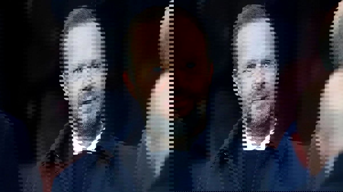 جماهير مانشستر يونايتد تهاجم منزل الرئيس التنفيذي للنادي بالألعاب النارية (فيديو)