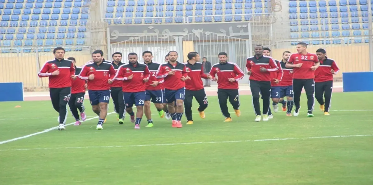 رباعي الأهلي المصري يتدربون بدون أحذية (صورة)