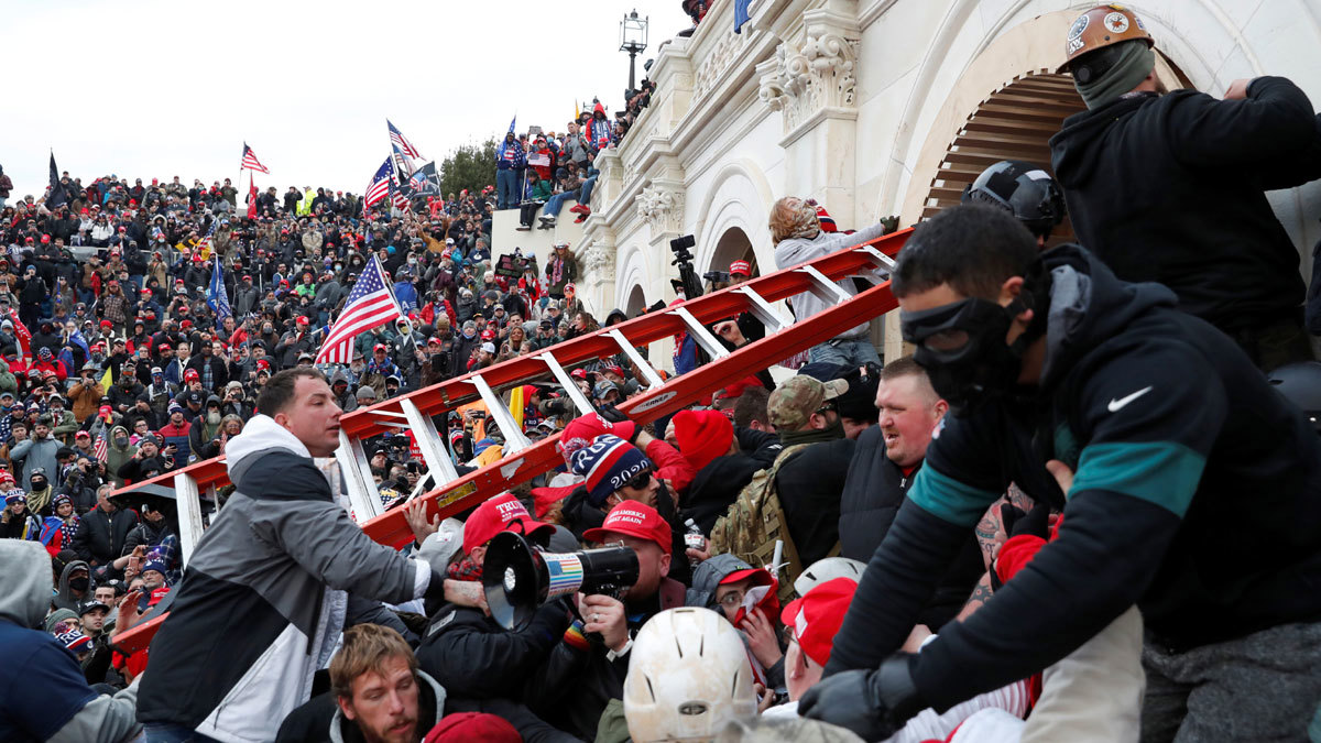 اقتحام الكونغرس الأمريكي... من هنا وهناك