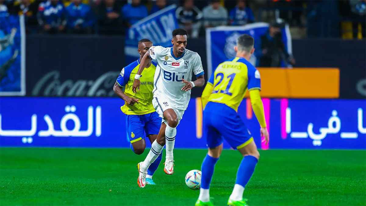 تم تحسين بعض المزايا.. الهلال يحسم تمديد محمد كنو