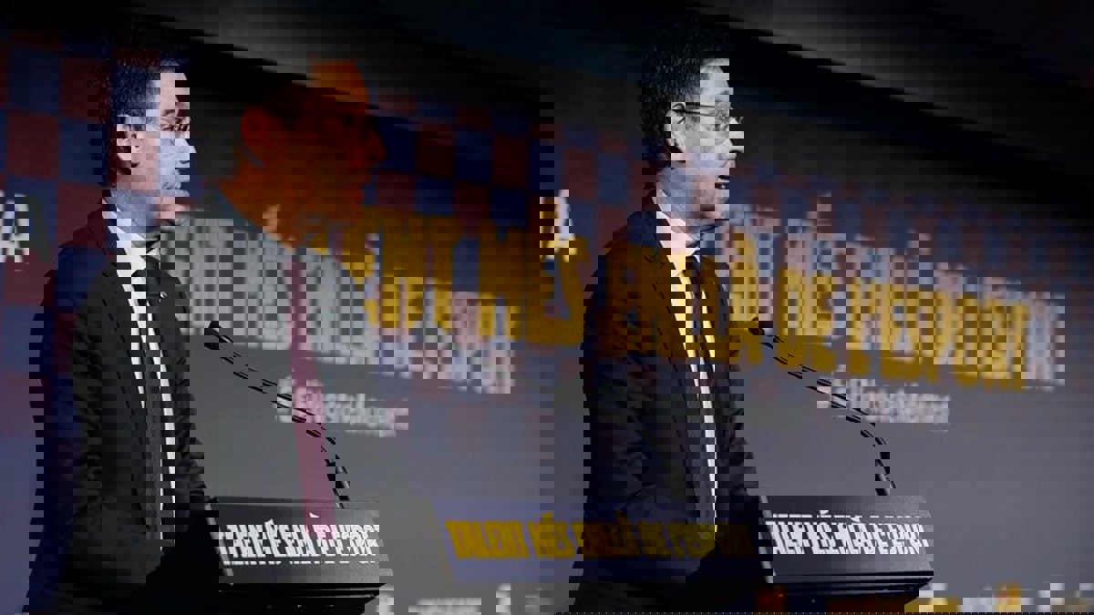 رئيس برشلونة يثير الجدل بحديثه عن الـVAR وتجديد عقد ميسي