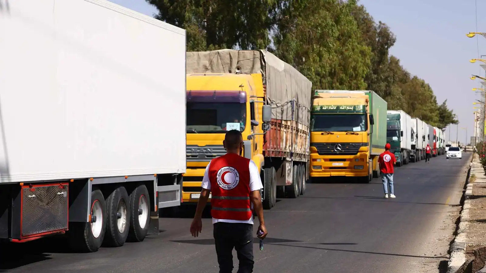 قافلة مساعدات محملة بالطحين تتجه إلى السويداء جنوبي سوريا