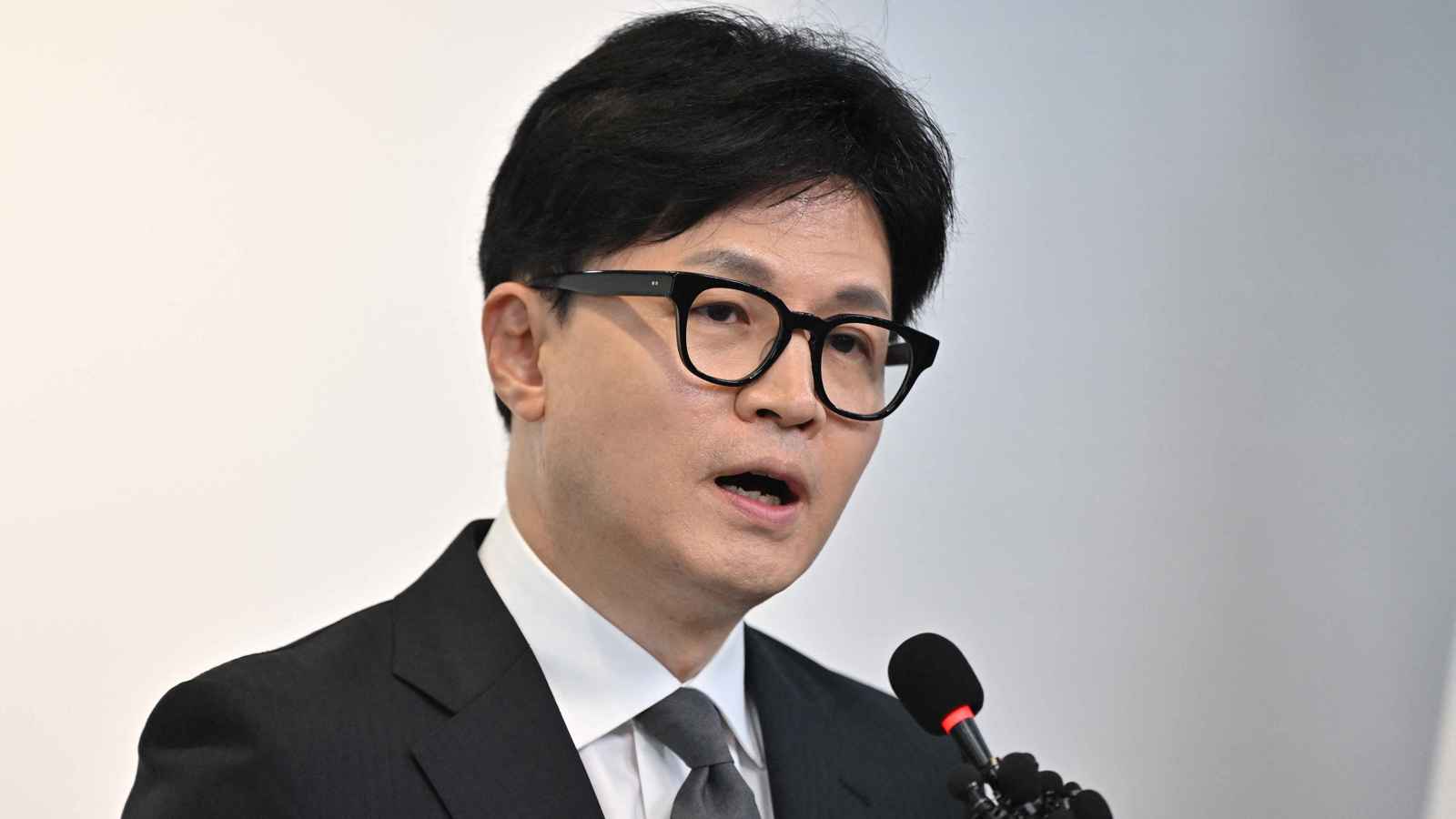 كوريا الجنوبية.. دعوات لعزل الرئيس وطرده من حزبه