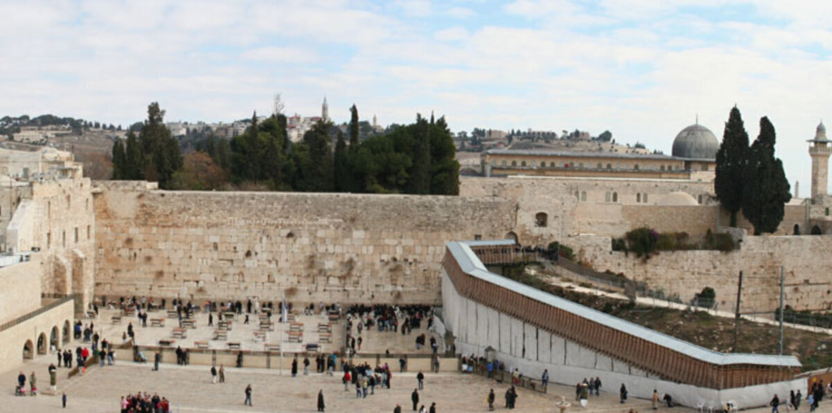 إسرائيل تسعى لربط حائط البراق بقطار سريع مع تل أبيب 