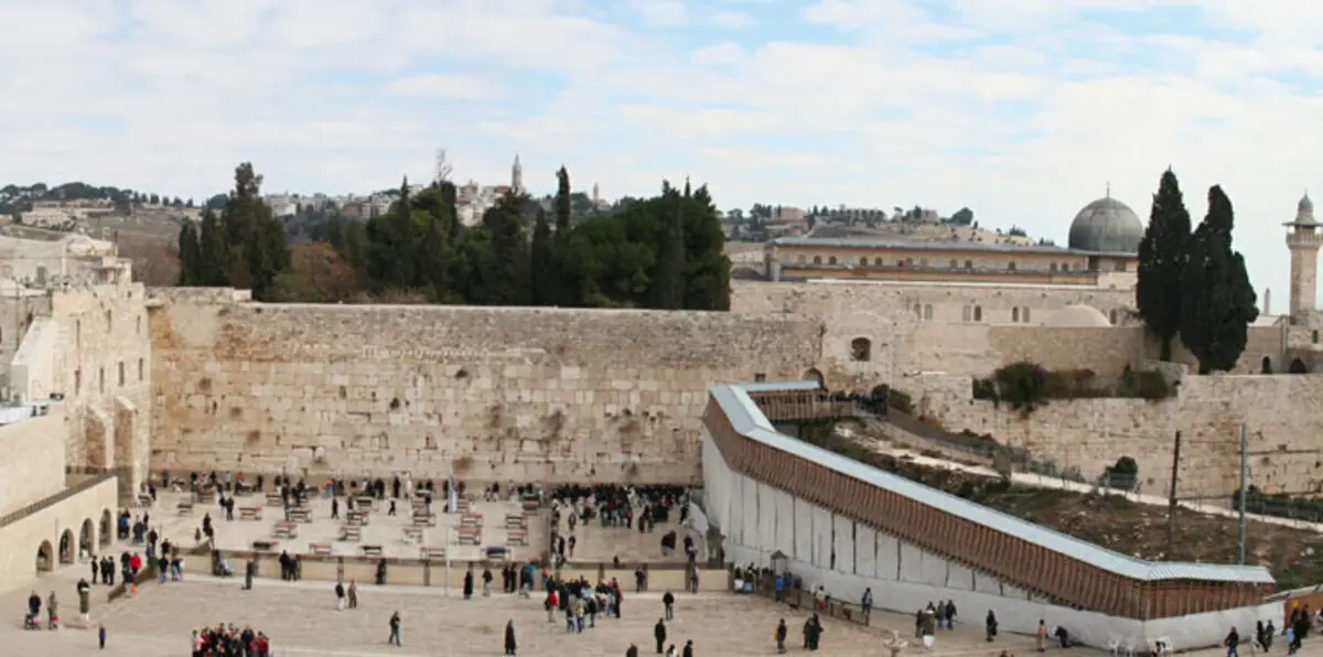 إسرائيل تسعى لربط حائط البراق بقطار سريع مع تل أبيب 