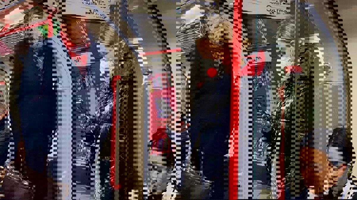 ماكرون يهدد بريطانيا بسبب كورونا وحظر تجول في السلفادور