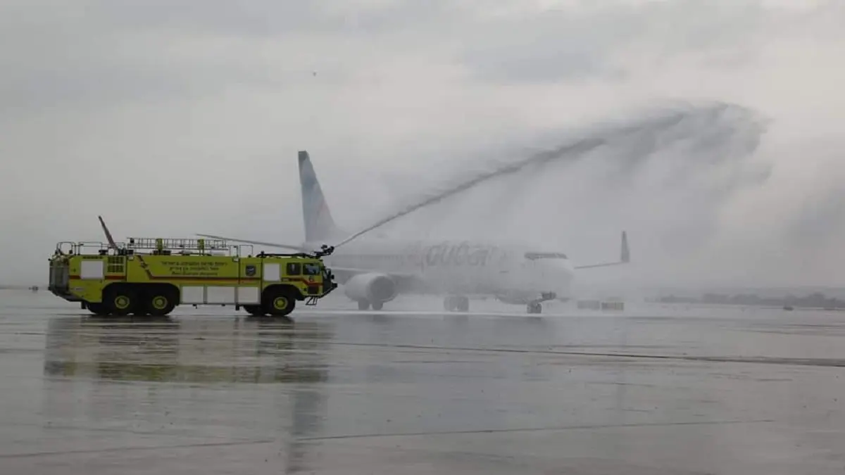 نتنياهو يستقبل أول رحلة تجارية مباشرة من دبي إلى تل أبيب