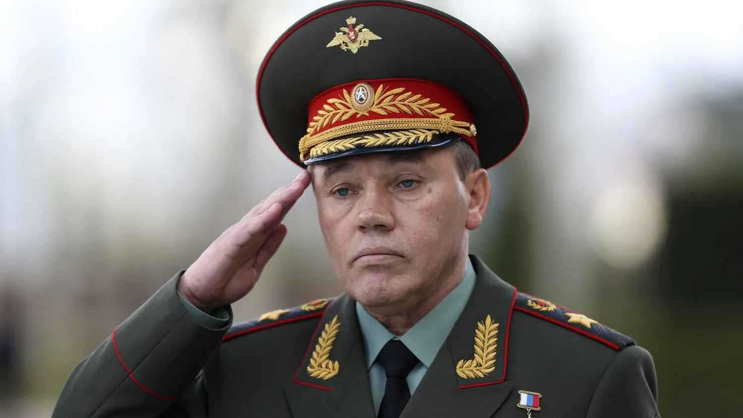 "التايمز": بوتين يزداد تمسكاً برئيس أركانه "المسن" جيراسيموف