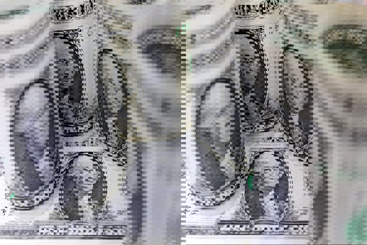 الدولار يستقر بعد تصريحات مسؤولي البنك المركزي الأمريكي