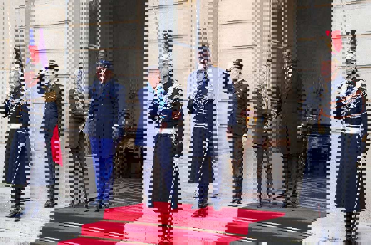 بعد انحسار نفوذها بالساحل الأفريقي.. فرنسا "تغازل" السنغال‎
