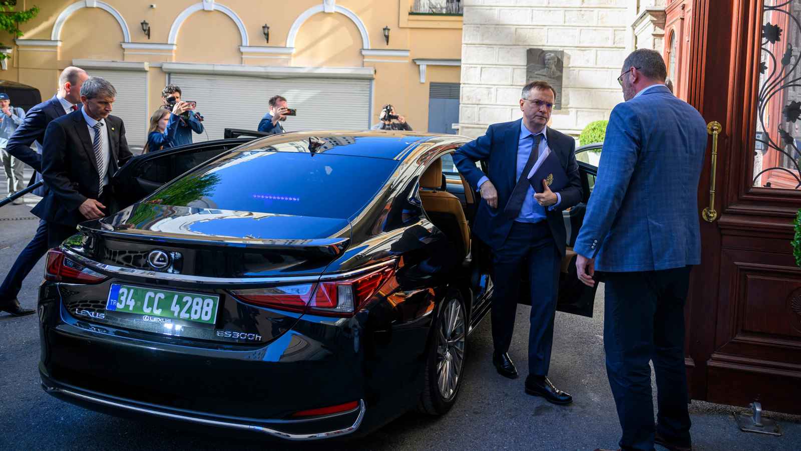 بعد غياب بوتين وترامب.. هل ولدت محادثات إسطنبول ميتة؟