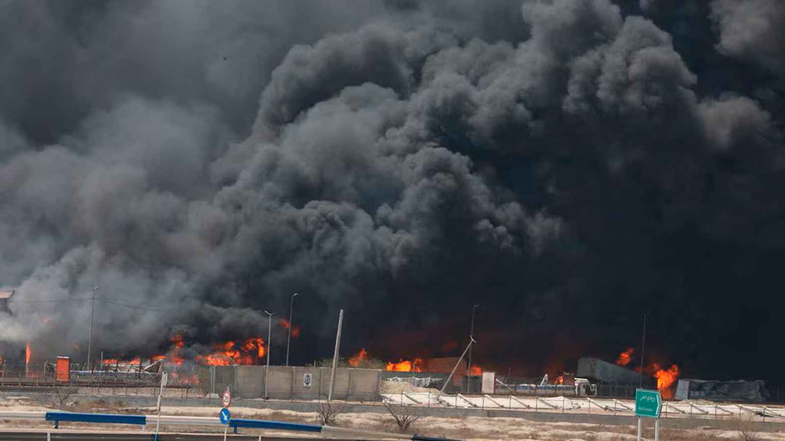 تأجيل المفاوضات النووية.. ما علاقة انفجار ميناء رجائي الإيراني؟