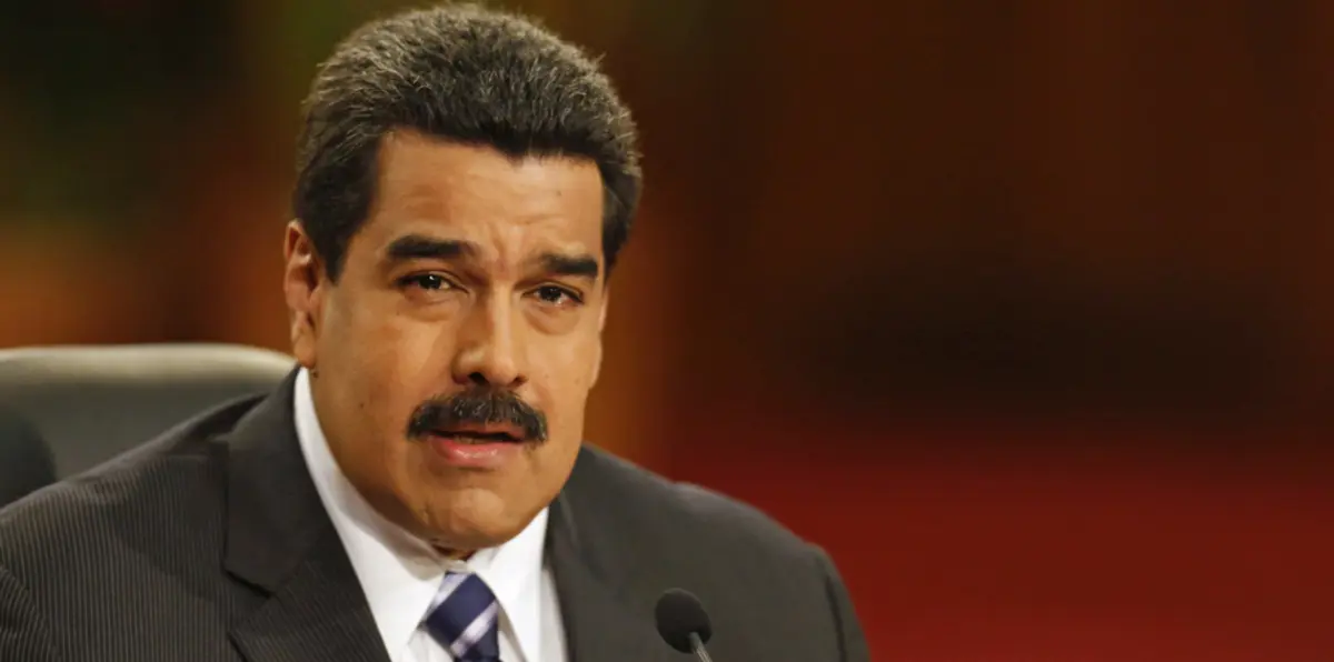 مادورو: متظاهرون في كاراكاس سكبوا البنزين على مؤيد للحكومة وأحرقوه