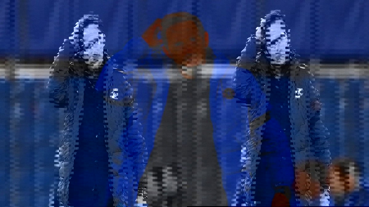 الخلافات تضرب غرفة خلع الملابس.. تشيلسي يفكر جديًا في إقالة لامبارد